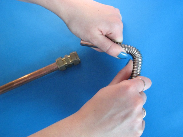 Plumbhose bend by hand